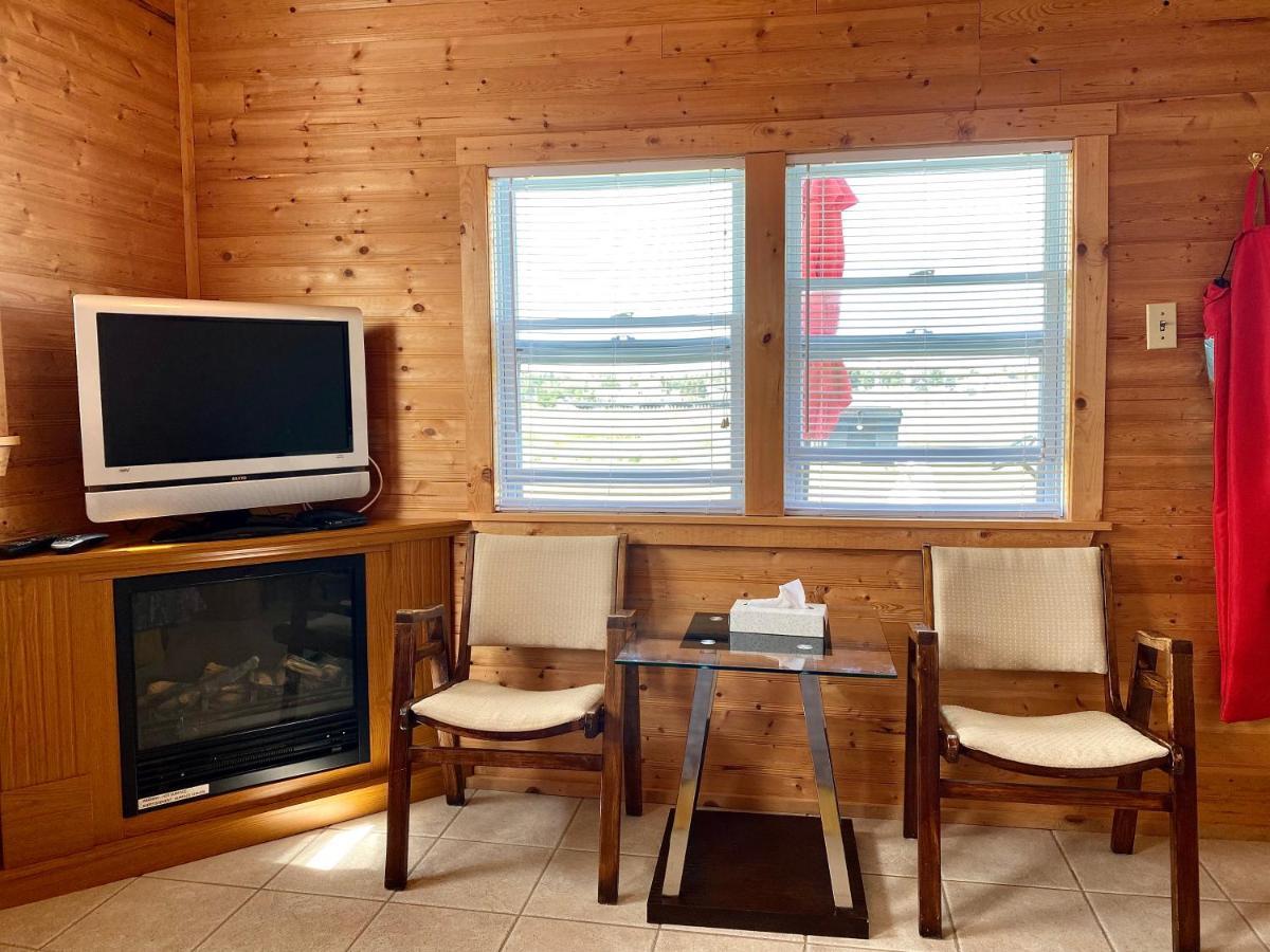 The Waterfront Motel Grand Barachois Exterior foto